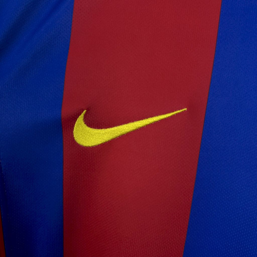 Retro Barcelona 2004/05 Home Jersey