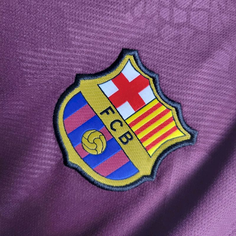 Retro Barcelona 2017/18 Third Jersey