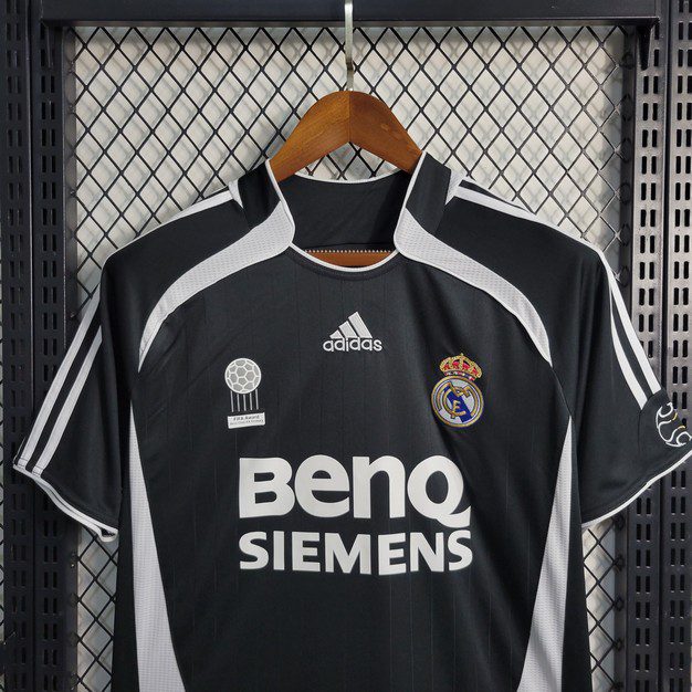 Retro Real Madrid 2006/07 Away Jersey