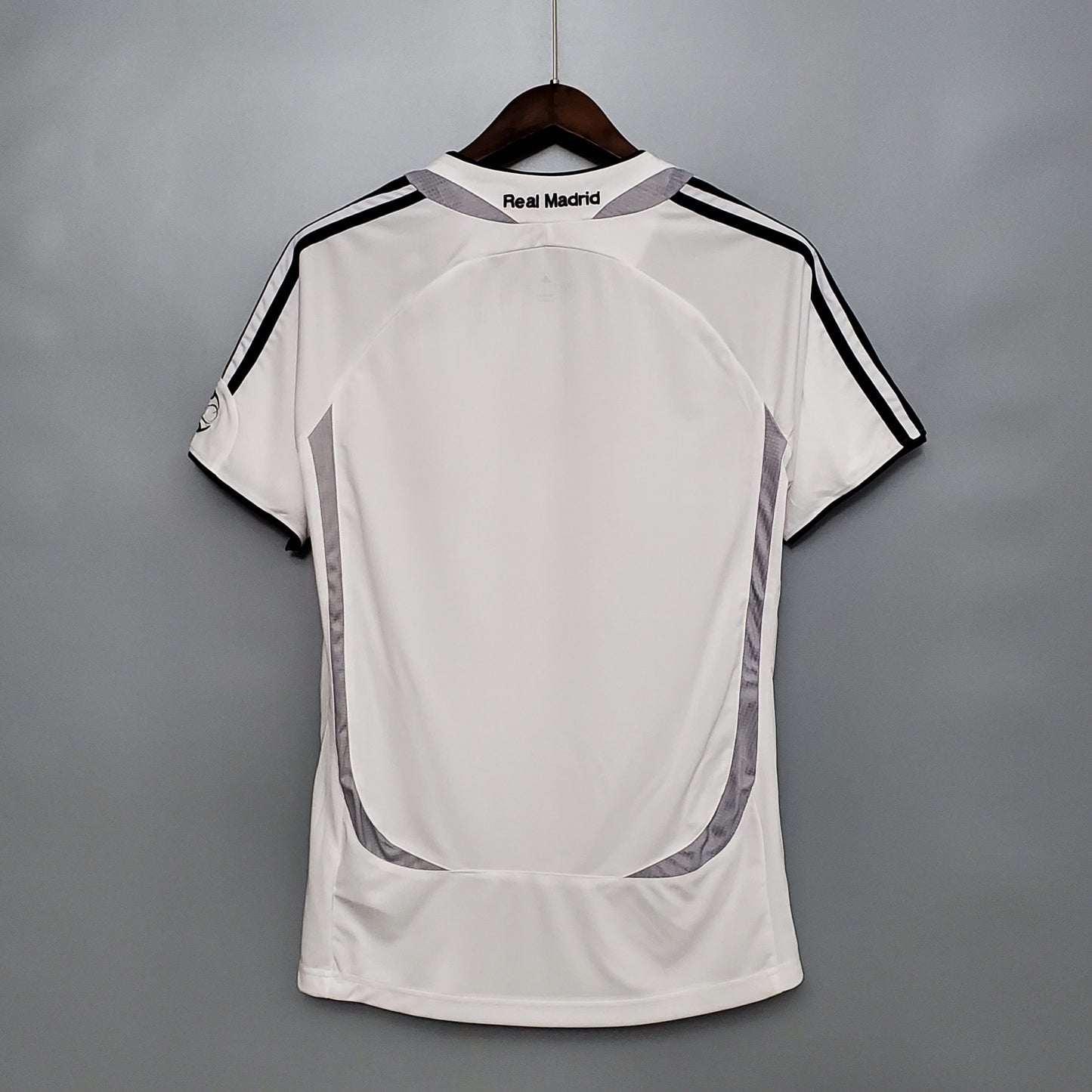 Retro Real Madrid 2006/07 Home Jersey
