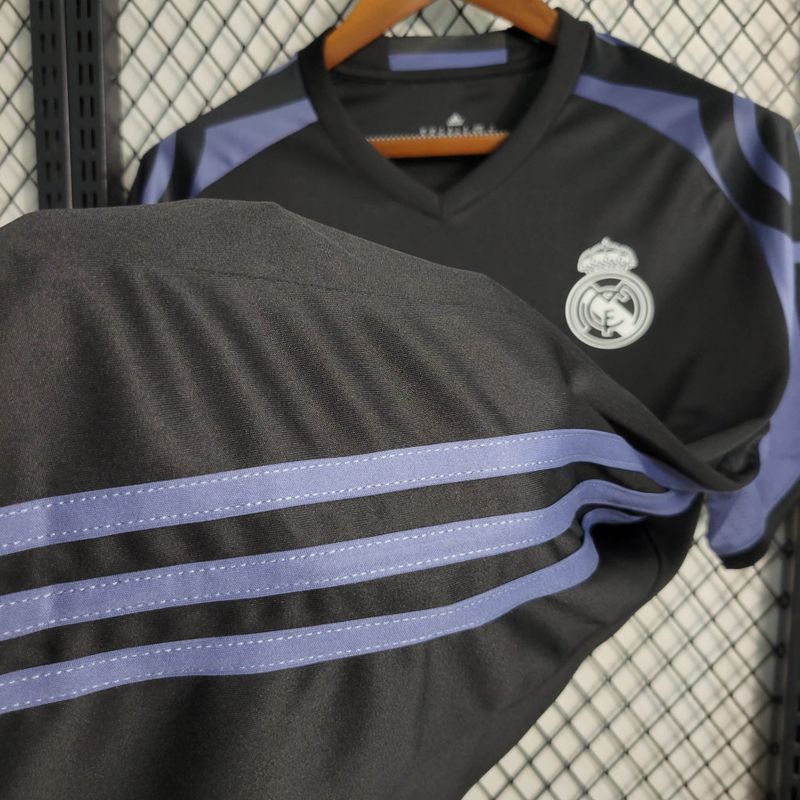 Retro Real Madrid 2016/17 Third Jersey