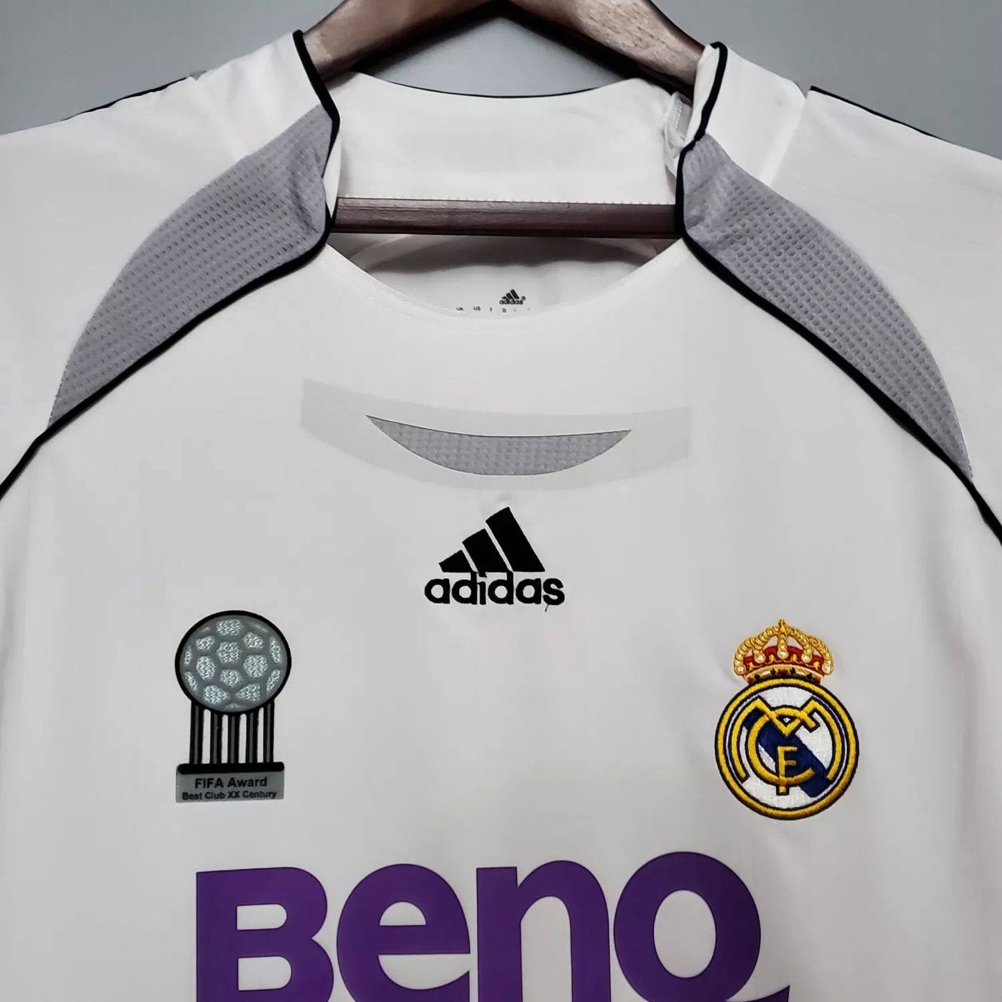 Retro Real Madrid 2006/07 Home Jersey