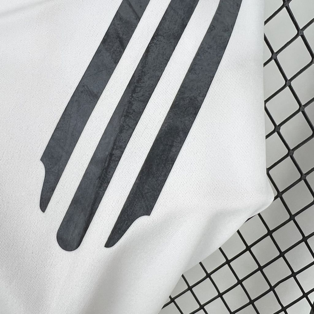 Retro Real Madrid 2005/06 Home Jersey