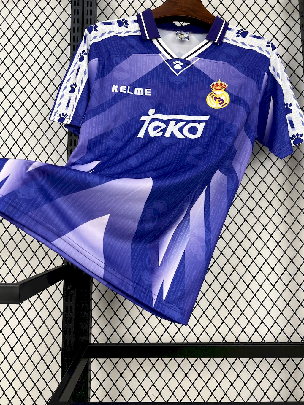 Retro Real Madrid 1996/97 Away Jersey