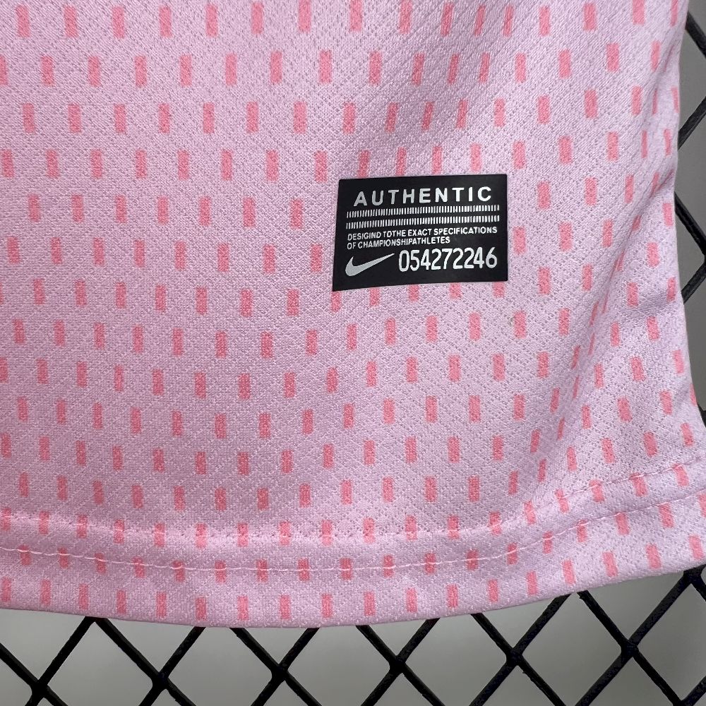 Paris Saint-Germain 2025/26 pink special edition Jersey