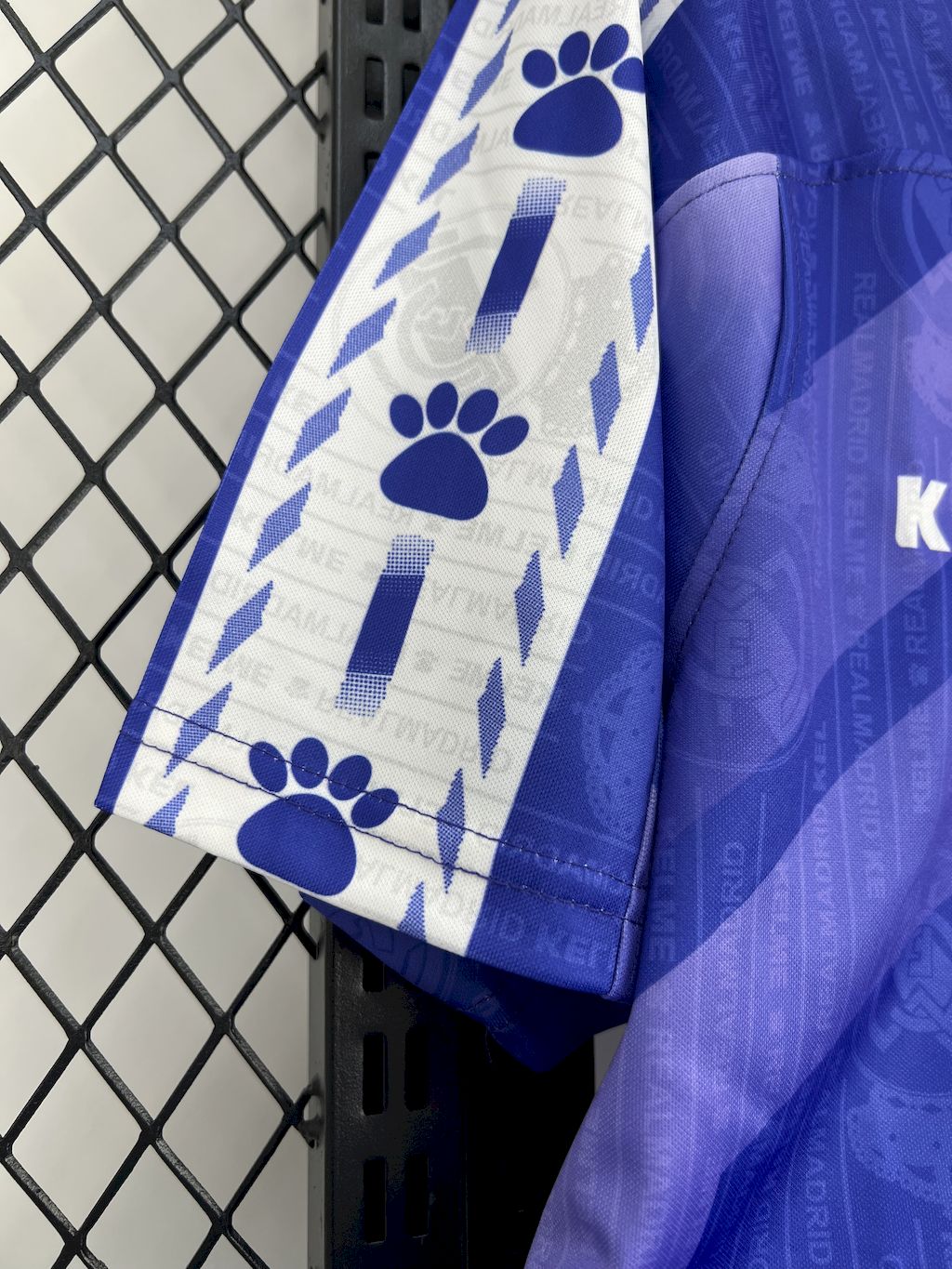 Retro Real Madrid 1996/97 Away Jersey