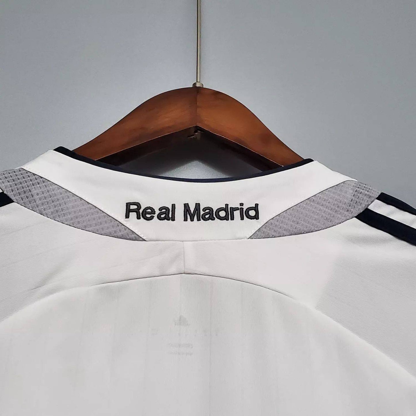 Retro Real Madrid 2006/07 Home Jersey